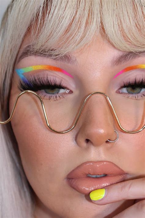 10 Super Cute and Creative Eyeliner Looks Anyone Can Do! - January Girl