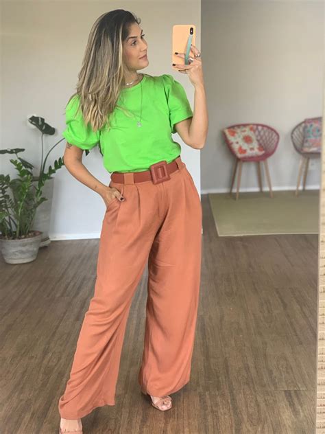 Roupa Verde Com Marrom Combina - Look caramelo e verde | Look com calça marrom, Looks, Looks estilosos