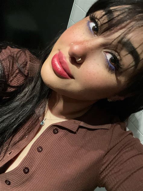 Stylists are sharing photos of the perfect side swept bangs with layers 32