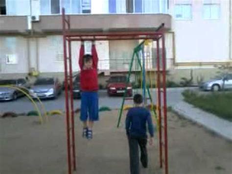 Мальчик в трусах - YouTube
