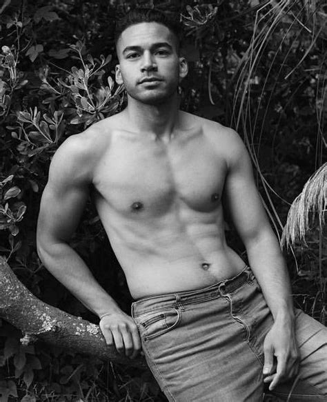 @tapuaki.helu - Unique