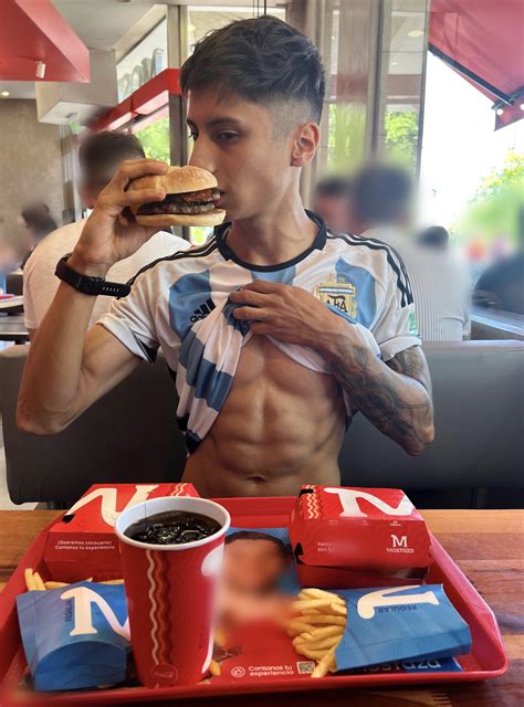 Os melhores nudes do famoso Ale Coffe pelado - Bananas Famosas