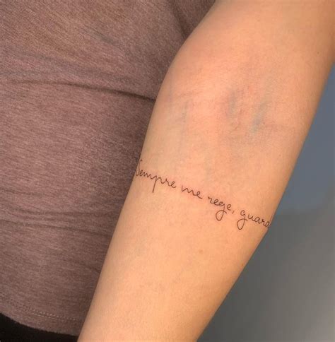 Bracelete Tatuagem Frase No Braço Feminina - 50 fotos de tatuagem de frases no braço que carregam lindos ...