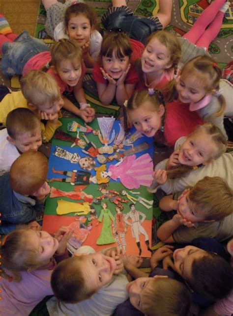Создание коллекций одежды для игры с бумажными куклами как способ ...
