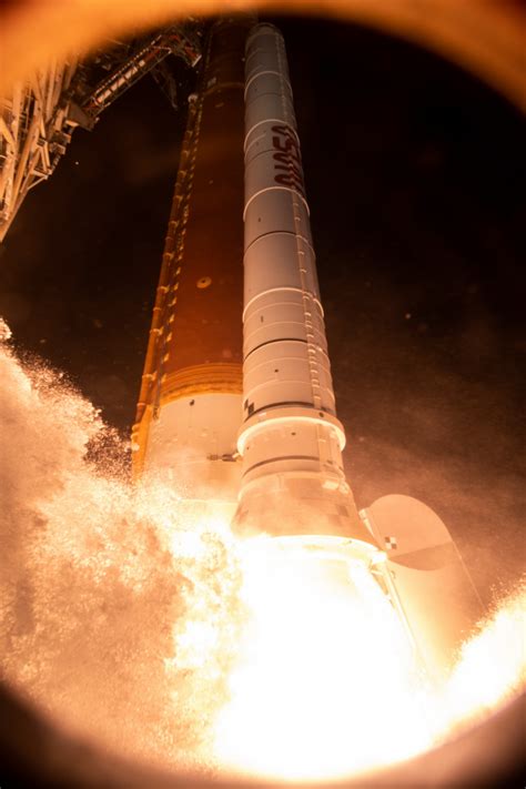 Анализ данных первого полёта ракеты NASA Space Launch System и корабля ...