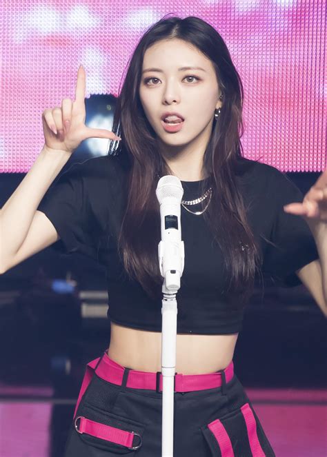 220409 Yuna : r/yuna