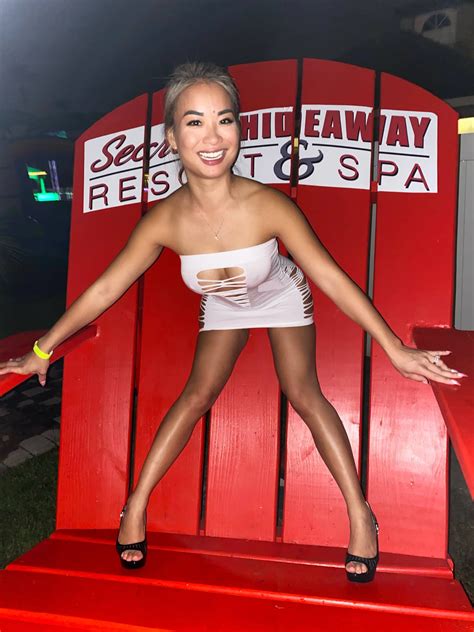 This mom loves going to swinger resorts | Scrolller