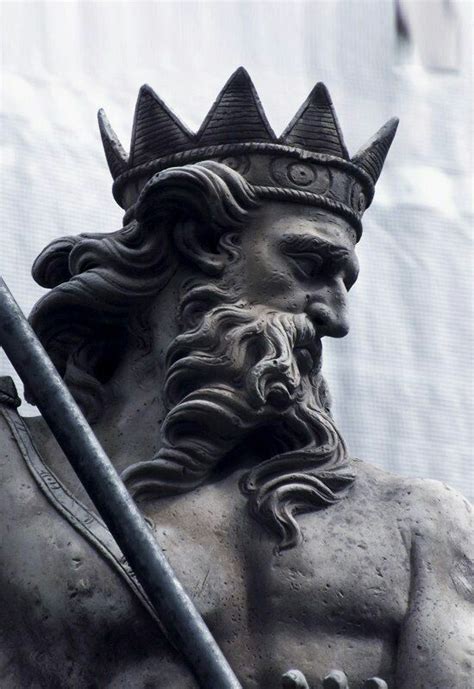 Pin en statue