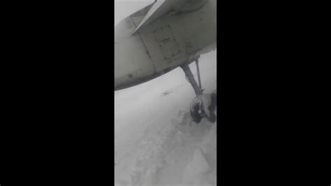 Ан 24 в Эвенске - YouTube