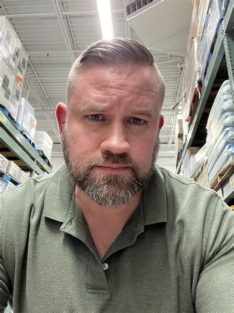 T🌺M (@bigtallgay) / Twitter