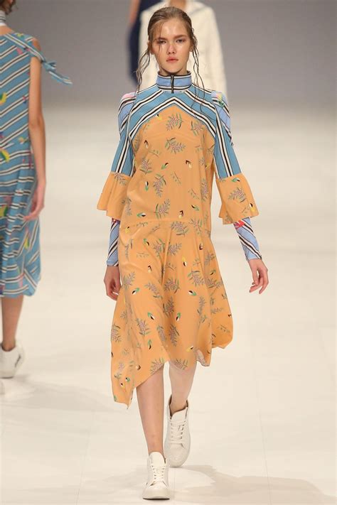 Poustovit Ukraine Spring 2017 Collection | Vogue