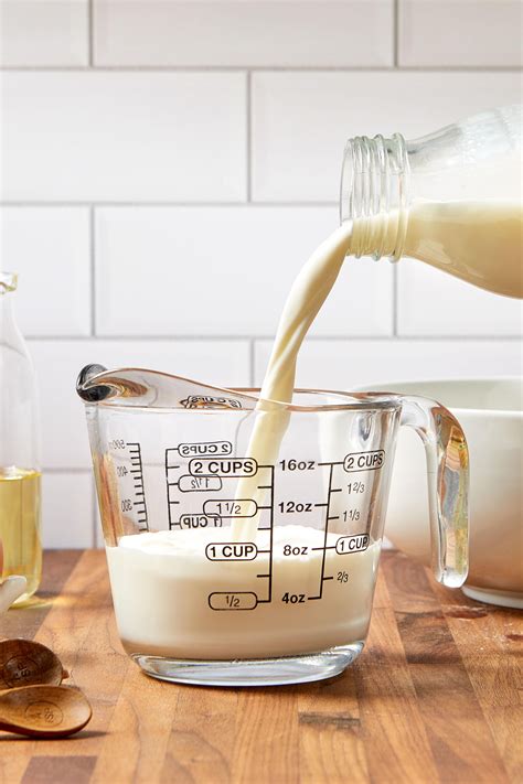How to Measure Liquid Without a Measuring Cup: Simple Hacks