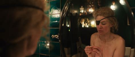 Nude video celebs » Rosamund Pike nude - A Private War (2018)