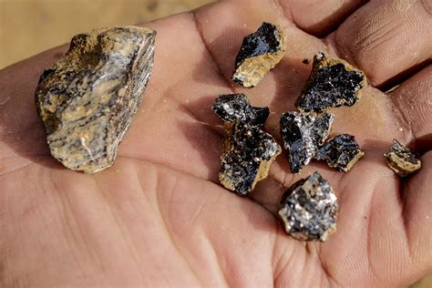 jenis  contoh bijih timah phillip  valenzuela