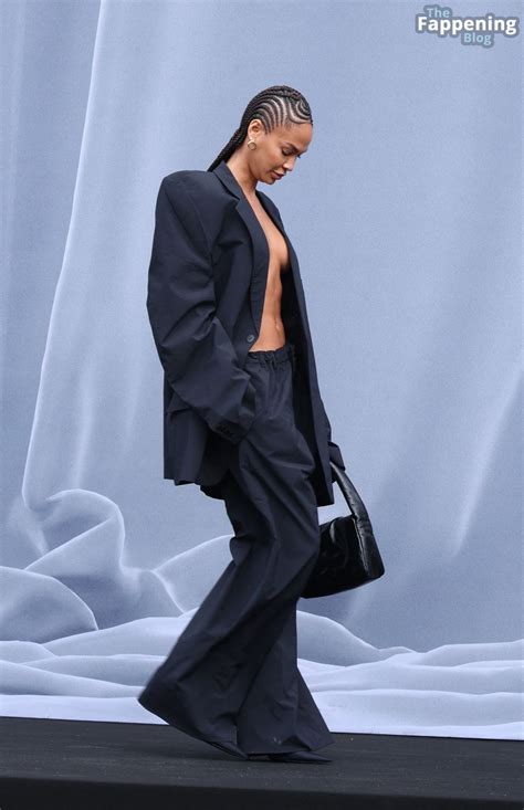 Joan Smalls Flashes Her Nude Tits at the Balenciaga Show in Paris