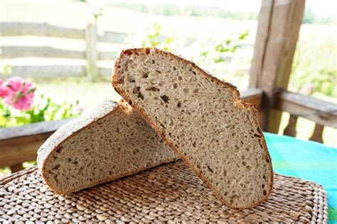 prosty domowy chleb na zakwasie pszenno zytnio orkiszowy easyvege