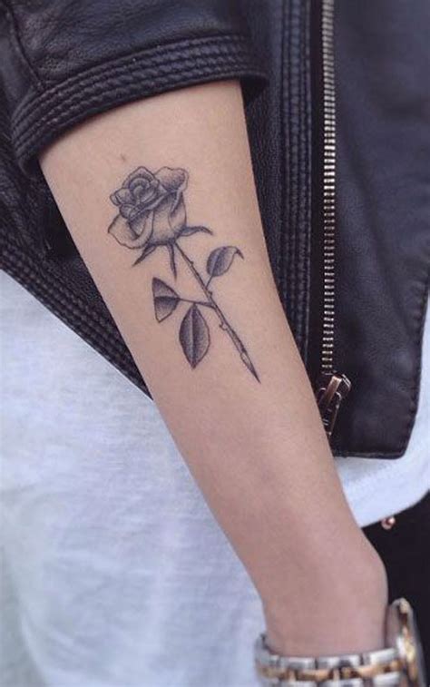 Style guide explains why floral forearm tattoos are so popular 6