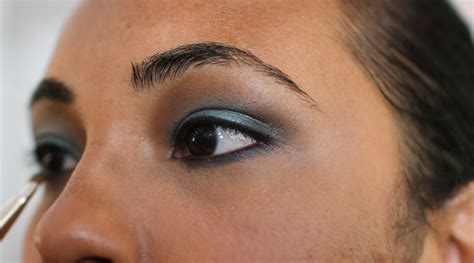 STEP 8: Liner the lower lid with Black eyeliner pencil and blend with a