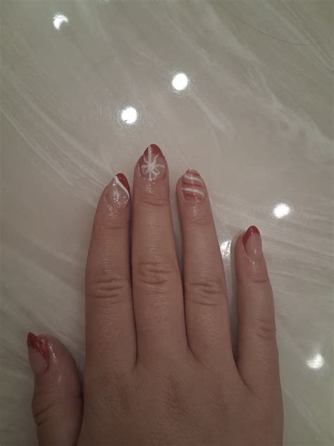 simple christmas nails idea 2