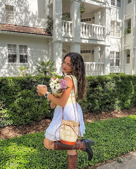 sara davila (@latenightwithsara) • Instagram photos and videos