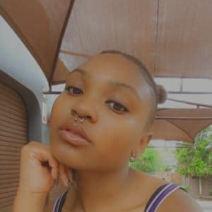 Looking for a roommate | Noluthando, 25 years, Othe... – Roomies.co.za