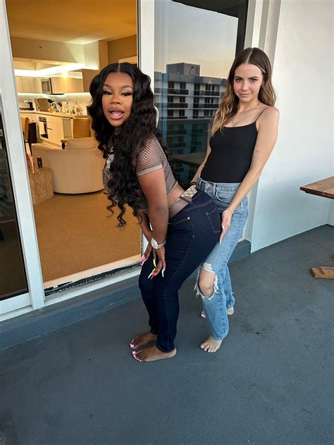 Bobbi Althoff feet | FeetDatabase.com