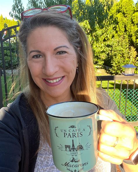 Pamelia Csincsa - Goodmorning. Being grateful for the...