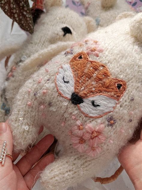 Вышивка лисичка | Knitted toys, Crochet crafts, Dolls handmade