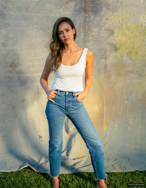 Naturally beautiful : r/jessicaalba