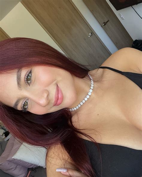 Manuela qm | Será hora de quitarme el rojo? ️‍🔥 | Instagram