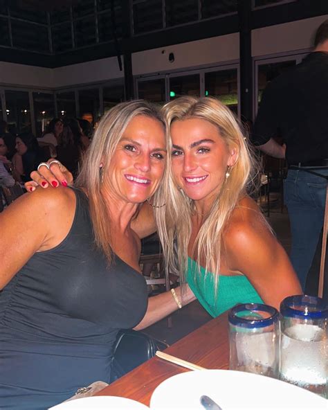 The Cavinder Twins & mom Katie : r/motherdaughterduos