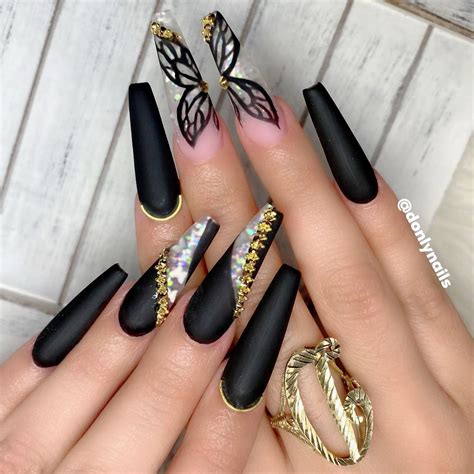 31 Simple Cute Butterfly Nails - Sparkling Boy Ideas
