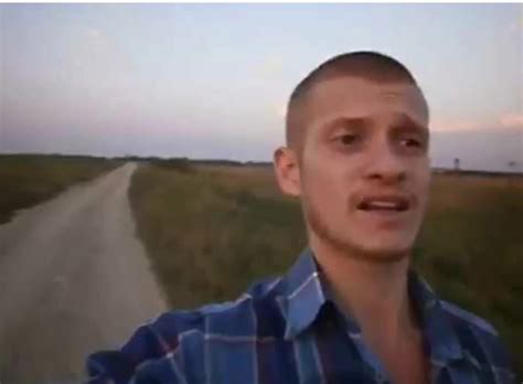 Создать мем "мем парень, серж дур дачник, идущий к реке серж дур дачник ...