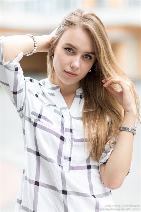 Photo of Sasha - a 19-year-old natural blonde girl photographed in July