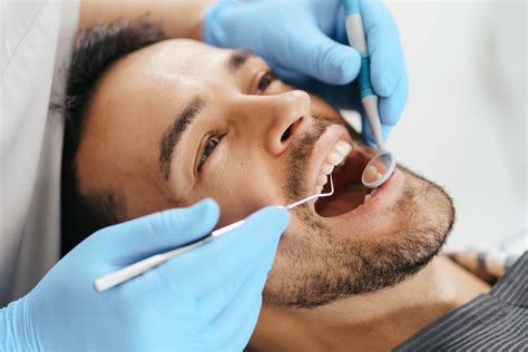 Quanto ganha um dentista? Média salarial e valores de consulta.