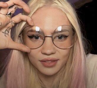 Grimes leaked nude photos and videos