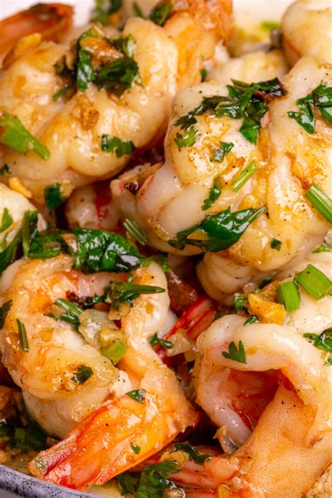pan fried garlic butter shrimp cooking  lei
