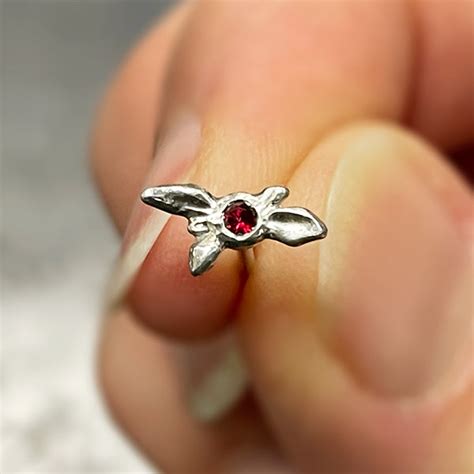 jewelry gift buying guide   pick   jewelry   style cg sculpture  jewelry