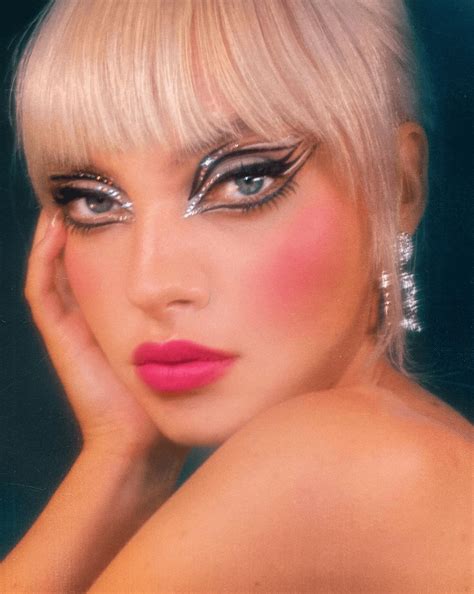 Disco Makeup 101: 20 Modern Ways to Wear the Timeless Trend Edgy Makeup ...