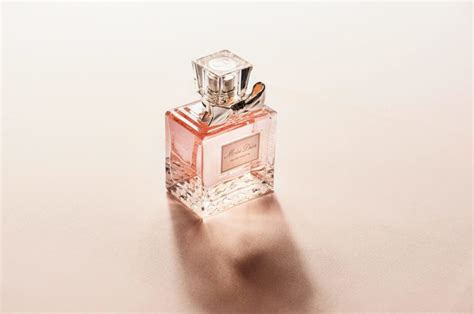 Francuskie perfumy i najpiękniejsze perfumerie - od luksusu po minimalizm