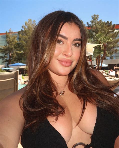 Kalani Hilliker Instagram | ThePlace-2.com