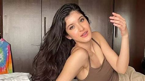 Shanaya Kapoor Set To Make Debut | Shanaya Kapoor Debut Film Opposite ...