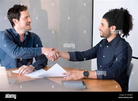 Men shaking hands Stock Photo - Alamy