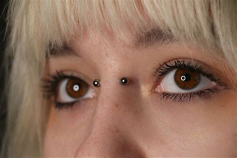 Пирсинг бридж Мастер Настя Face Piercings, Vision Board, Bridge, Nose ...