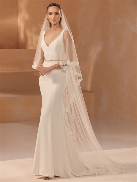 Bianco Ivory Two Tier Lace Edge Chapel Length Veil S455