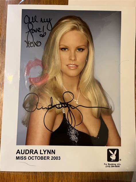 SIGNED 8X10 PLAYBOY PLAYMATE (MISS OCTOBER 2003) AUDRA LYNN WITH COA