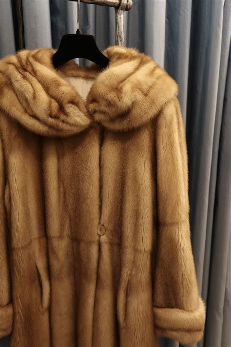 Норковая шуба Fendi
