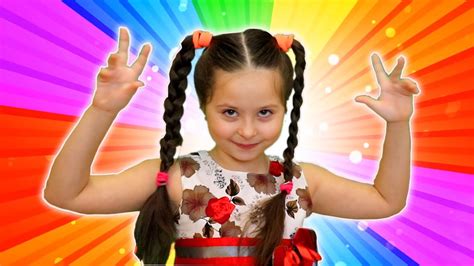 Лиза и Маша играют дома / Самые смешные моменты - YouTube