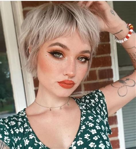 These shaggy haircuts are making a surprise comeback in salons 20