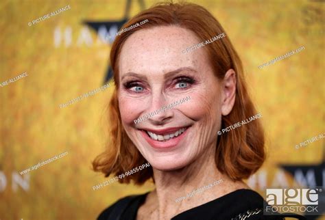 06 October 2022, Hamburg: Andrea Sawatzki, actress, arrives via the Red ...